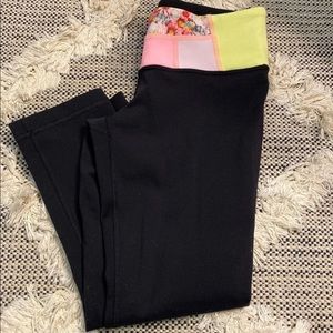 Size 4 flora lululemon cropped Capri